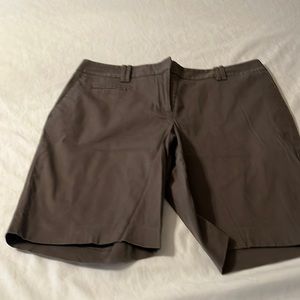 Charcoal grey short (loft)